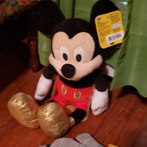 Hat and mittens w/ Mickey plush